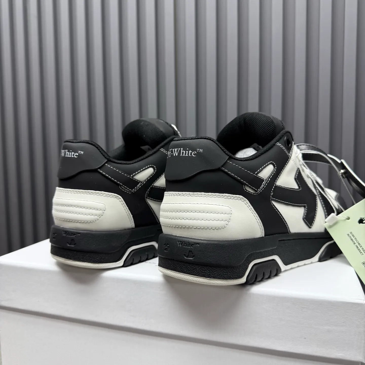 【off- white】P: 620💰Couple model👫, Size: 35-44 (Customized for men 38.45.46) High-quality version👊 "Out of office" series original molding, original lasting, production process 1:1 Original ➰OFF GRAY WHITE OW ➰ First-layer cowhide Imported skin-friendly and environmentally friendly polyester mesh Original molding high elastic and environmentally friendly molding pad Made with the original lasting process. The original molded rubber outsole (never yellows and deforms) has a super correct shape, bright color and strong three-dimensional effect👍. Packaging💯Full set of packaging synchronized with the official website (branded paper, certificate of quality, branded cloth bag)